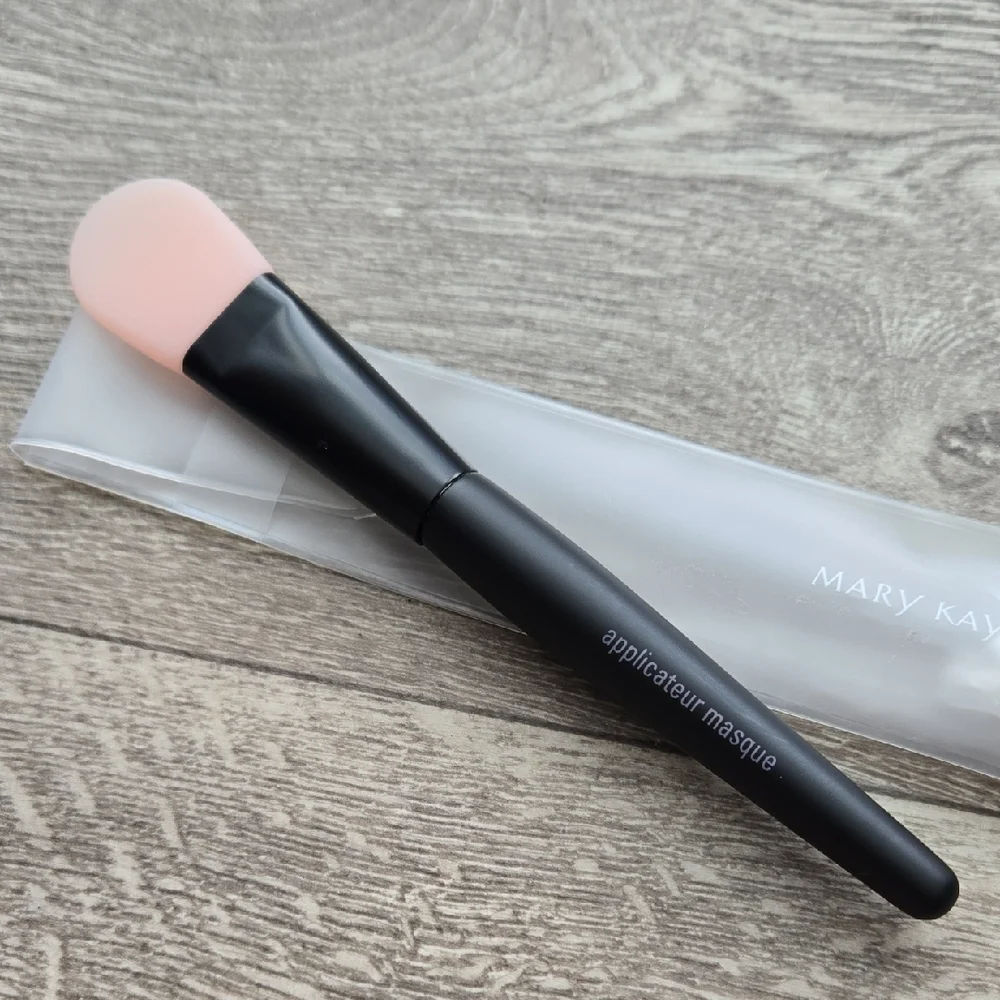 NWT Mary Kay Pink and Black Makeup Brush